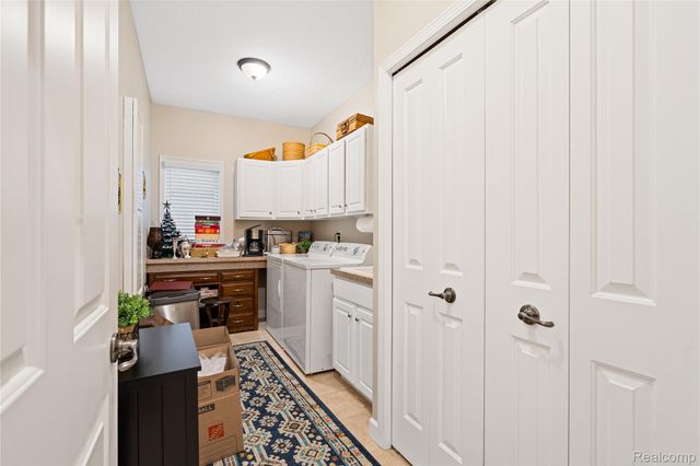 945 Saint James Park Avenue, Monroe Charter Township, MI 48161