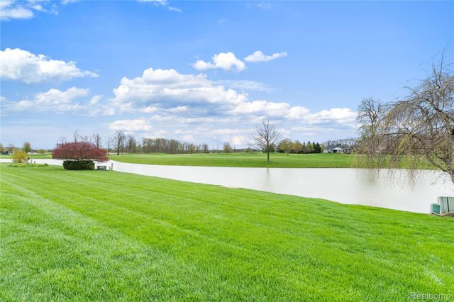 945 Saint James Park Avenue, Monroe Charter Township, MI 48161