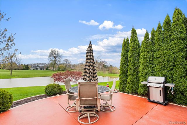 945 Saint James Park Avenue, Monroe Charter Township, MI 48161