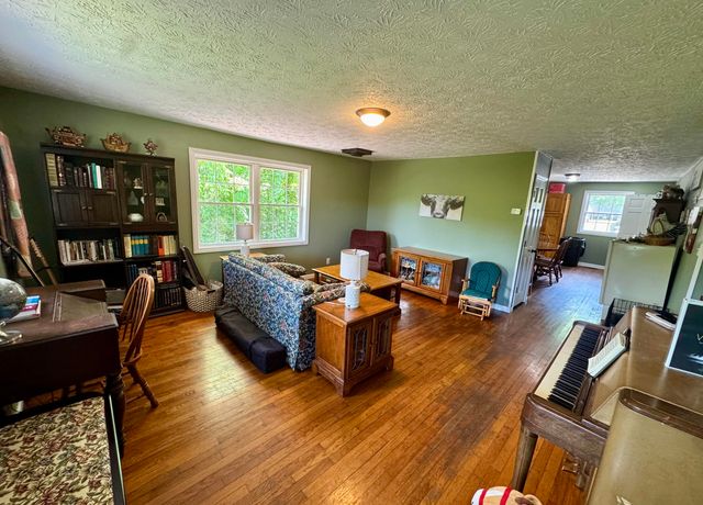 17 Sunny Brook Road, Heidrick, KY 40949