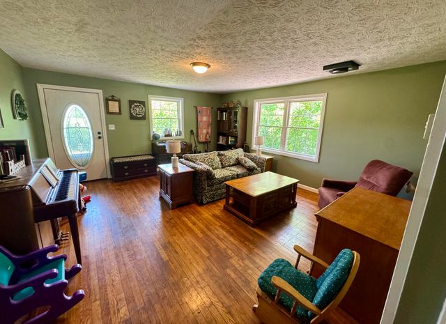 17 Sunny Brook Road, Heidrick, KY 40949