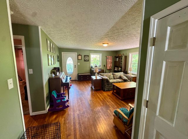 17 Sunny Brook Road, Heidrick, KY 40949