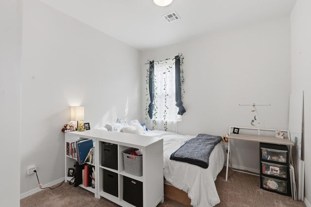 215 Needle Avenue SW, Los Lunas, NM 87031