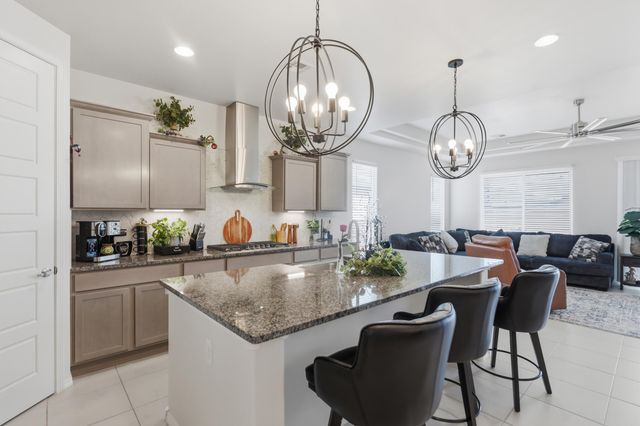 215 Needle Avenue SW, Los Lunas, NM 87031