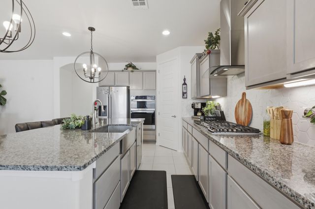 215 Needle Avenue SW, Los Lunas, NM 87031