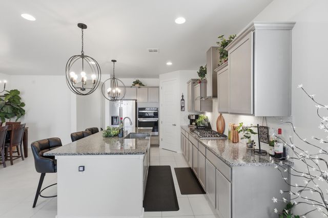 215 Needle Avenue SW, Los Lunas, NM 87031