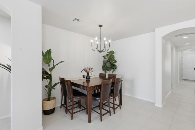 215 Needle Avenue SW, Los Lunas, NM 87031