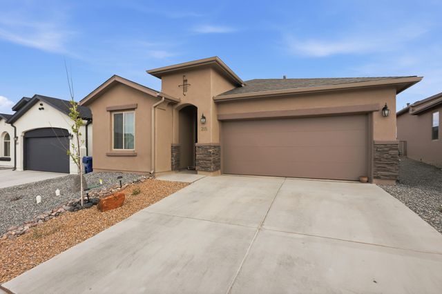 215 Needle Avenue SW, Los Lunas, NM 87031