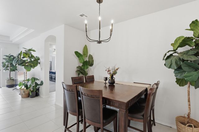 215 Needle Avenue SW, Los Lunas, NM 87031