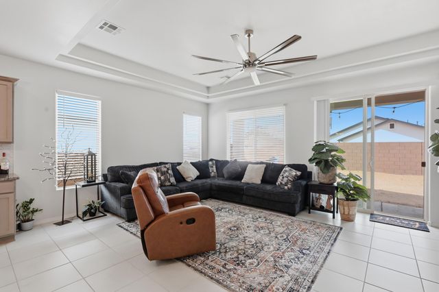 215 Needle Avenue SW, Los Lunas, NM 87031