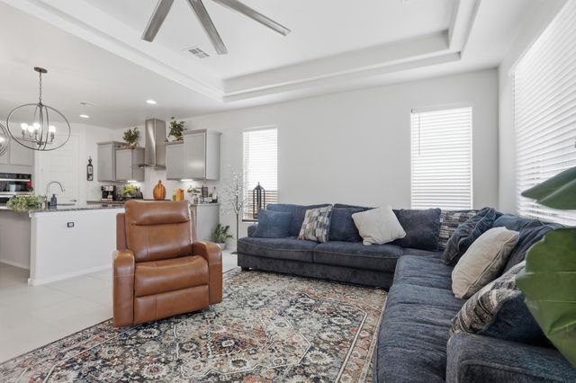 215 Needle Avenue SW, Los Lunas, NM 87031