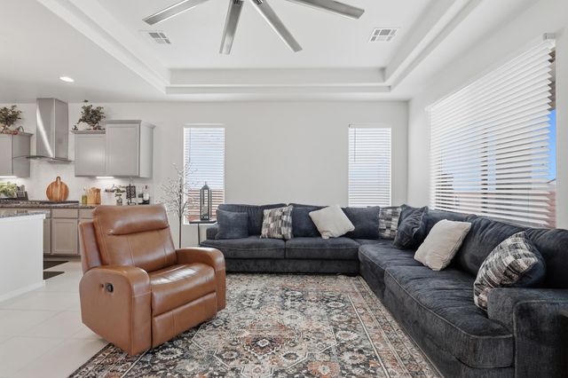 215 Needle Avenue SW, Los Lunas, NM 87031