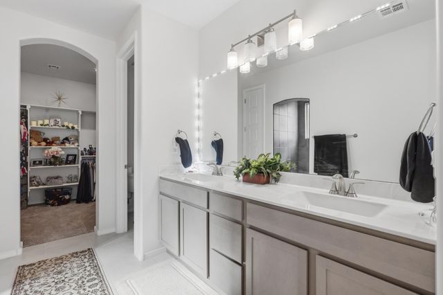 215 Needle Avenue SW, Los Lunas, NM 87031