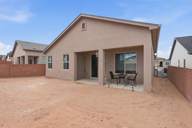 215 Needle Avenue SW, Los Lunas, NM 87031