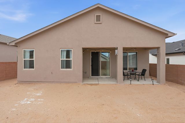 215 Needle Avenue SW, Los Lunas, NM 87031