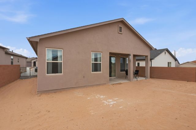 215 Needle Avenue SW, Los Lunas, NM 87031