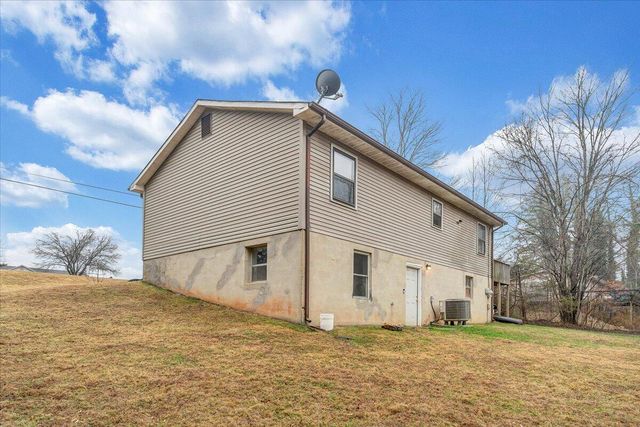 291 Falcon Ridge RD, Rocky Mount, VA 24151