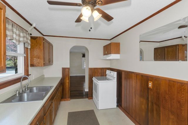 582 Broadway St, Chicopee, MA 01020
