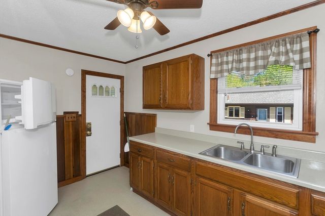 582 Broadway St, Chicopee, MA 01020
