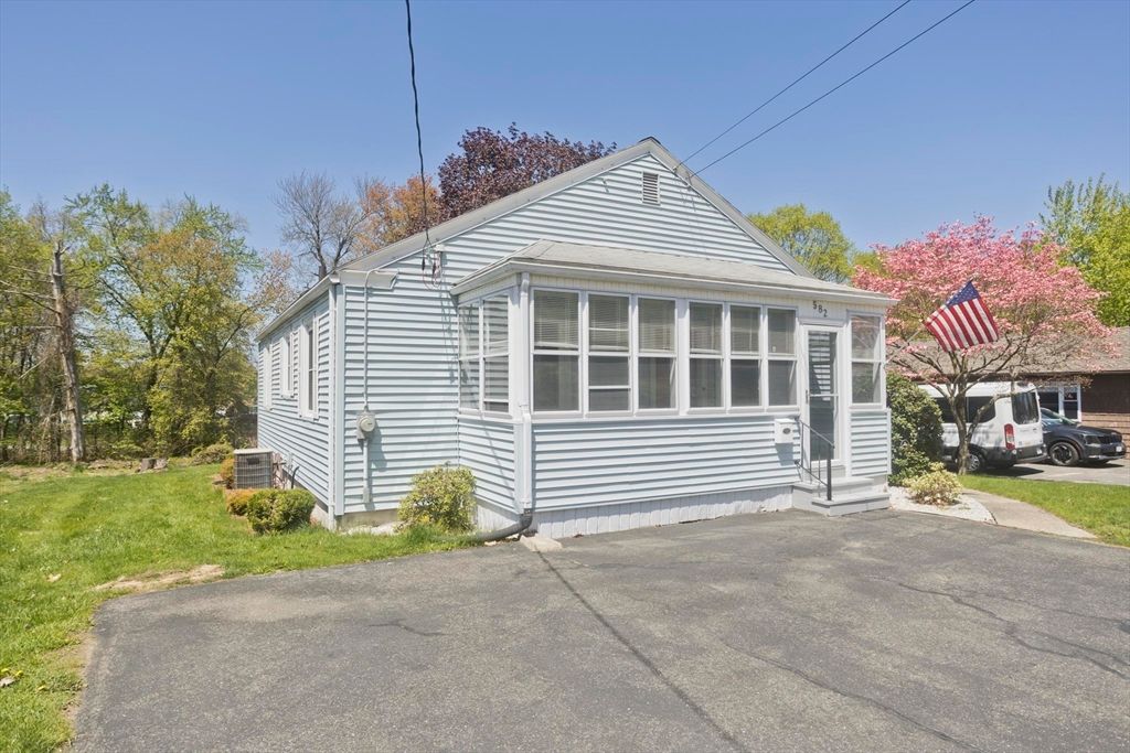 582 Broadway St, Chicopee, MA 01020