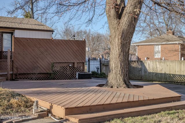 4508 Santa Paula Ln, Louisville, KY 40219