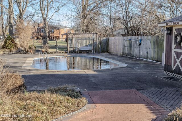 4508 Santa Paula Ln, Louisville, KY 40219