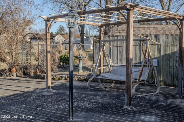 4508 Santa Paula Ln, Louisville, KY 40219