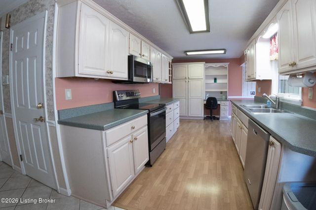 4508 Santa Paula Ln, Louisville, KY 40219