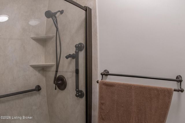 4508 Santa Paula Ln, Louisville, KY 40219