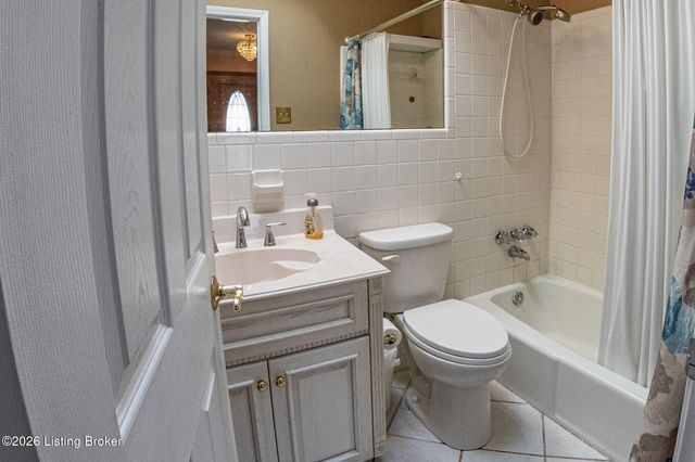 4508 Santa Paula Ln, Louisville, KY 40219