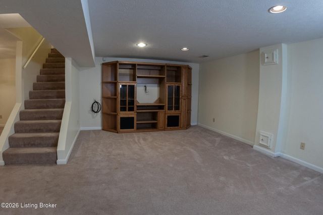 4508 Santa Paula Ln, Louisville, KY 40219