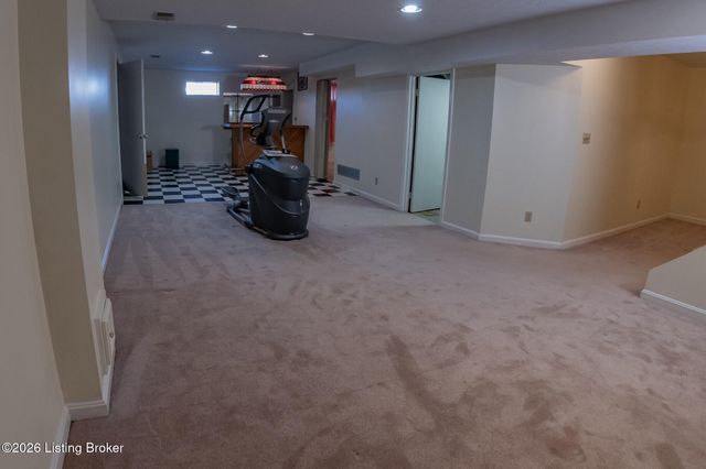 4508 Santa Paula Ln, Louisville, KY 40219