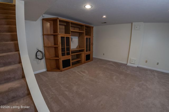 4508 Santa Paula Ln, Louisville, KY 40219