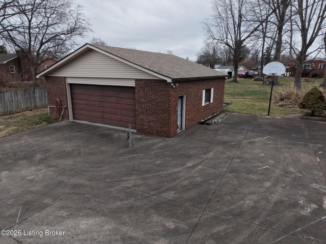 4508 Santa Paula Ln, Louisville, KY 40219