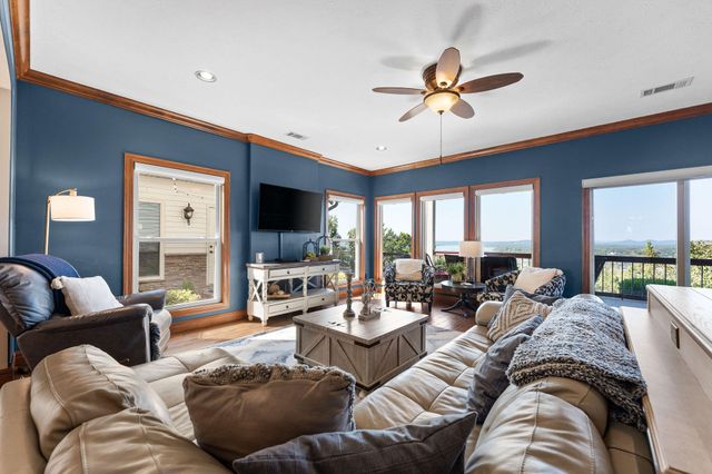 99 Whitefish Bay, Kimberling City, MO 65686