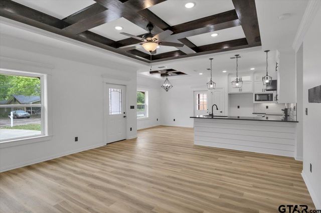 906 S Turner, Tyler, TX 75701