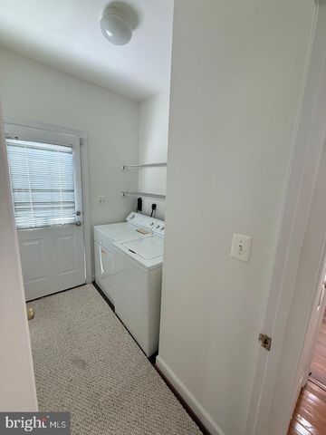 8140 GILROY DR, Lorton, VA 22079