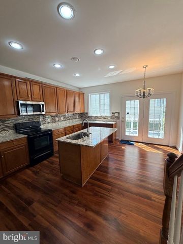 8140 GILROY DR, Lorton, VA 22079