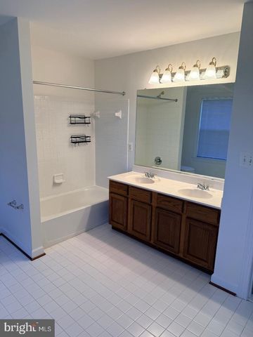 8140 GILROY DR, Lorton, VA 22079