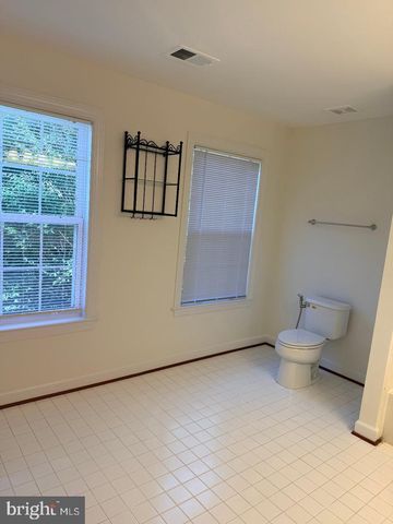 8140 GILROY DR, Lorton, VA 22079