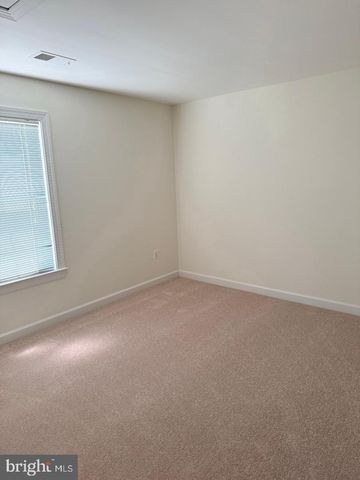 8140 GILROY DR, Lorton, VA 22079