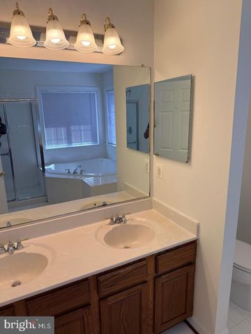 8140 GILROY DR, Lorton, VA 22079