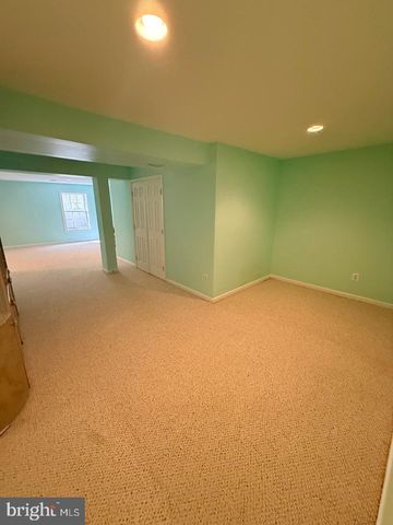 8140 GILROY DR, Lorton, VA 22079
