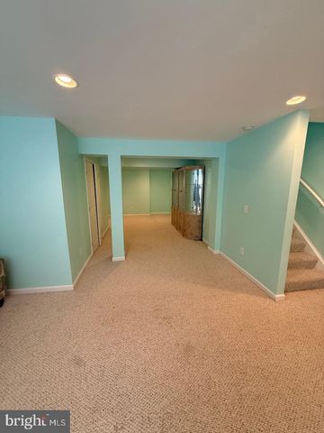 8140 GILROY DR, Lorton, VA 22079