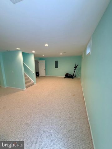 8140 GILROY DR, Lorton, VA 22079