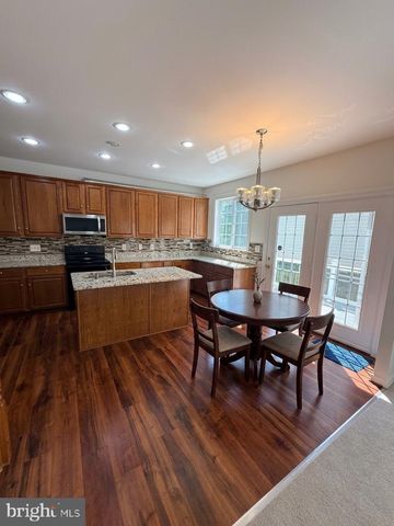 8140 GILROY DR, Lorton, VA 22079