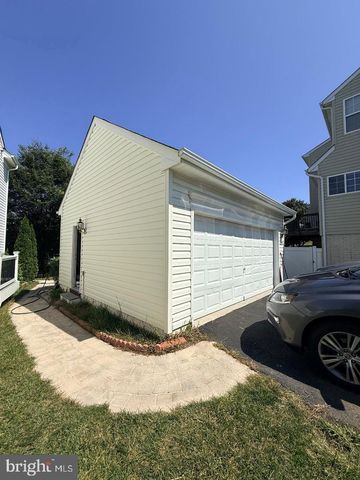 8140 GILROY DR, Lorton, VA 22079