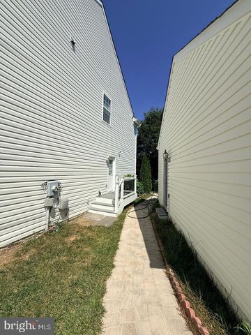 8140 GILROY DR, Lorton, VA 22079