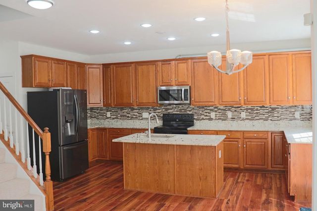 8140 GILROY DR, Lorton, VA 22079