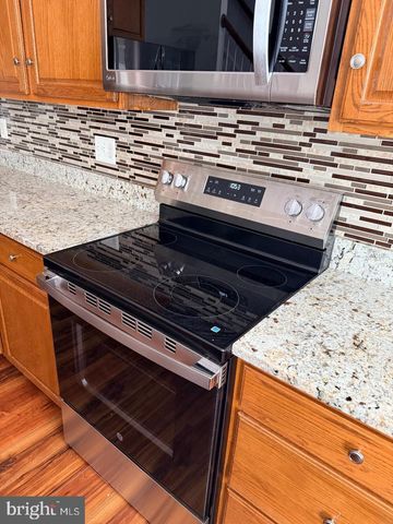 8140 GILROY DR, Lorton, VA 22079